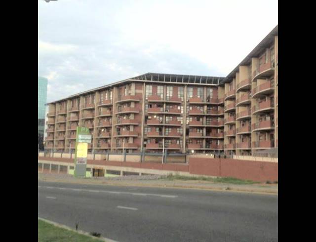 2 BEDROOM TOWNHOUSE FOR SALE IN BRAAMFONTEIN